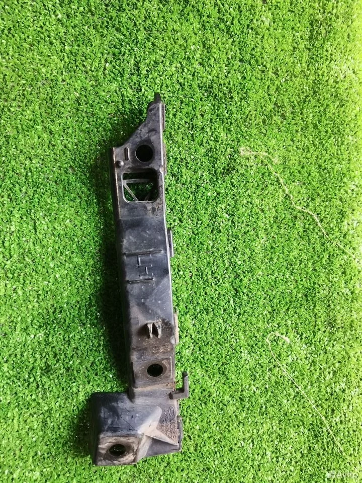 Крепление бампера переднее левое kia ceed ed