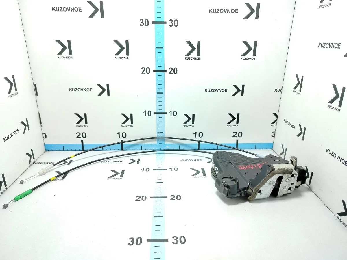 Замок двери Toyota Auris 2007 E150