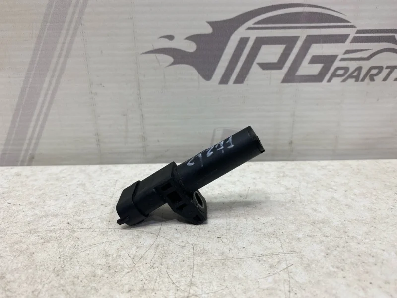 Датчик положения коленвала Mercedes-benz W212