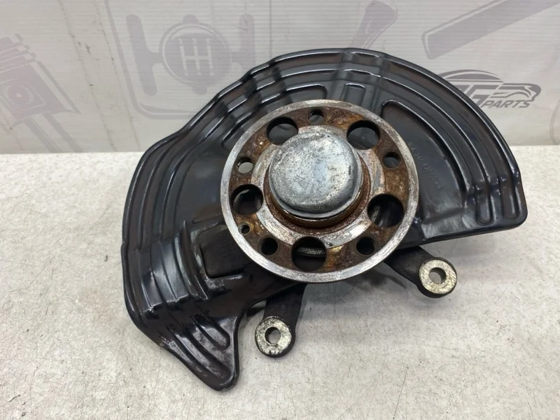 Поворотный кулак передний правый Mercedes-benz 2014 W246