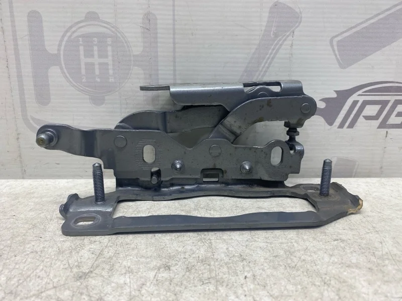 Петля капота левая Mercedes-benz 2014 W212