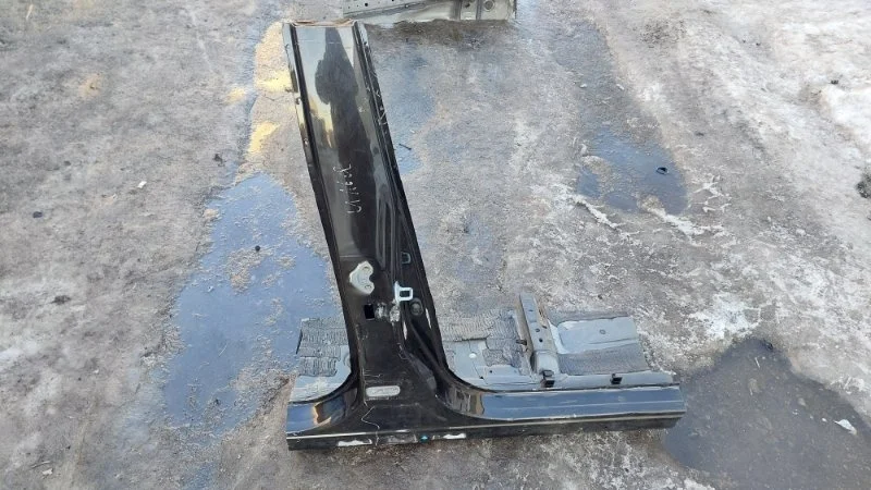 Порог со стойкой Toyota RAV4 2017 44