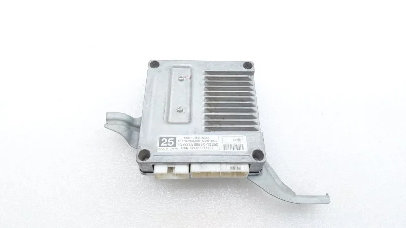 Блок управления Toyota Auris 2007 ZRE151