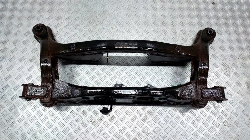 Подрамник Toyota Venza 2013 AGV15