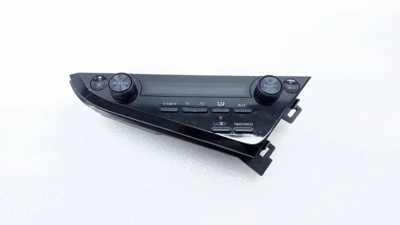 Блок управления климат контролем Toyota Camry 2019 70