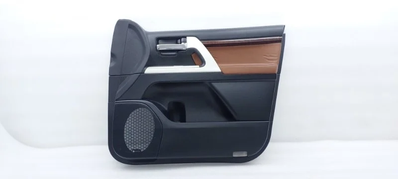 Обшивка двери Toyota Land Cruiser 2014 VDJ200