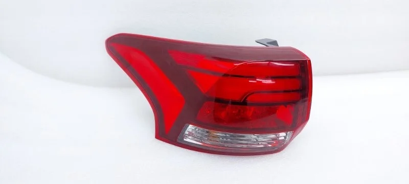 Фонарь Mitsubishi Outlander 2021 GF3W