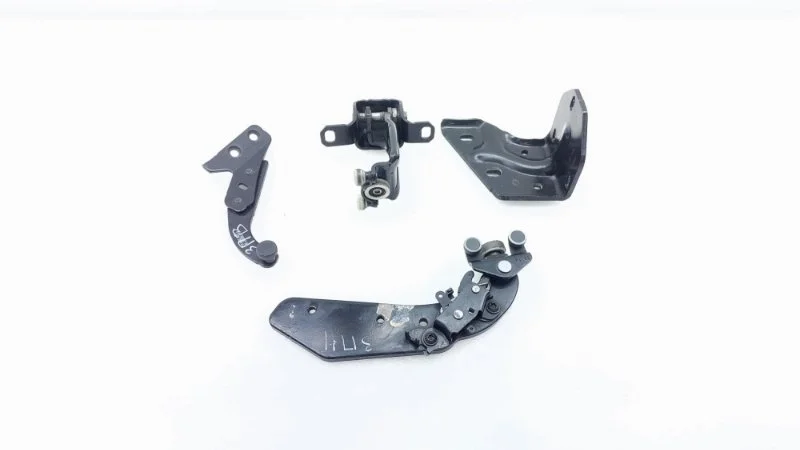 Петля двери Mercedes-Benz V-Class 2014 W447