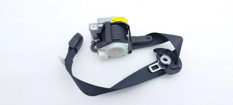 Ремень безопасности пиропатроном Toyota Land Cruiser 2016 VDJ200