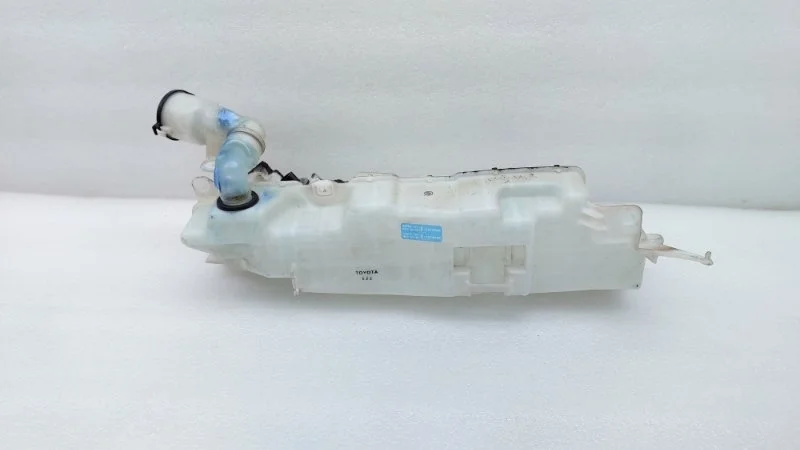 Бачок омывателя Toyota Land Cruiser 2016 VDJ200