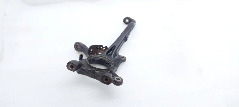 Кулак поворотный Toyota Land Cruiser 2016 VDJ200