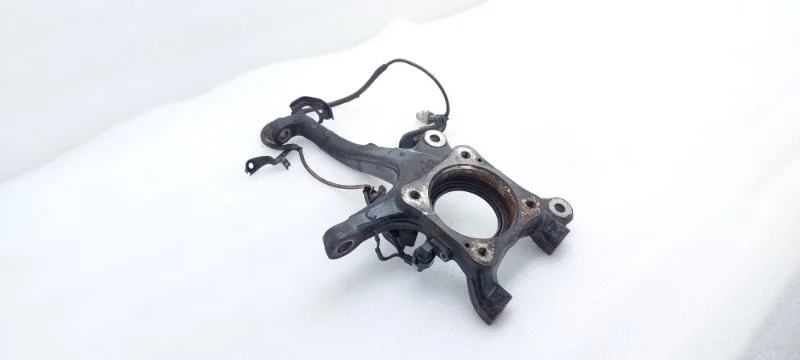 Кулак поворотный Toyota Land Cruiser 2016 VDJ200