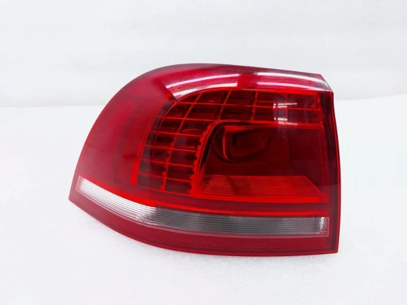 Фонарь Volkswagen Touareg 2014 NF