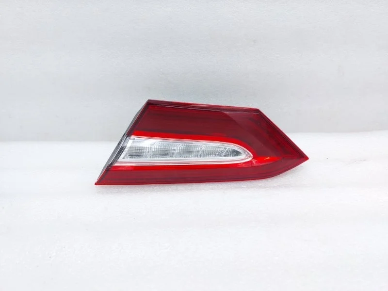 Фонарь Toyota Camry 2018 70