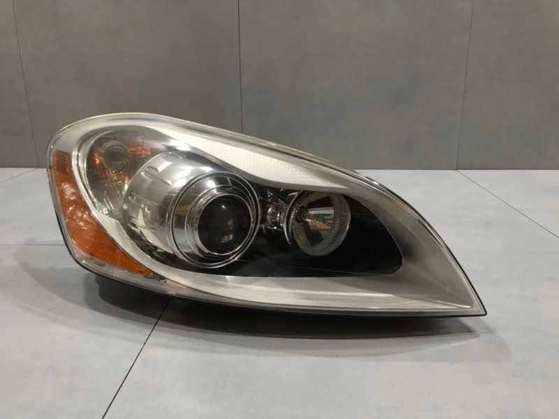 Фара ксеноновая Volvo XC60 2011 DZ