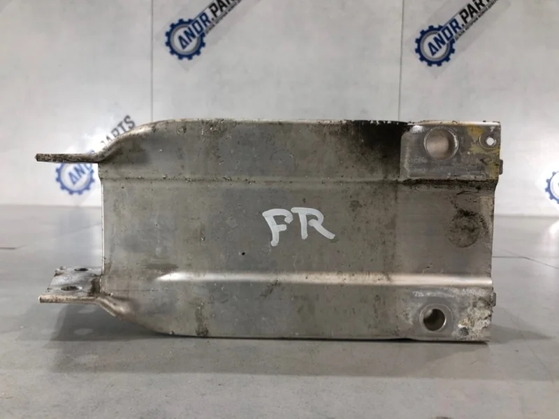 Кронштейн усилителя бампера Mercedes 2011 W204