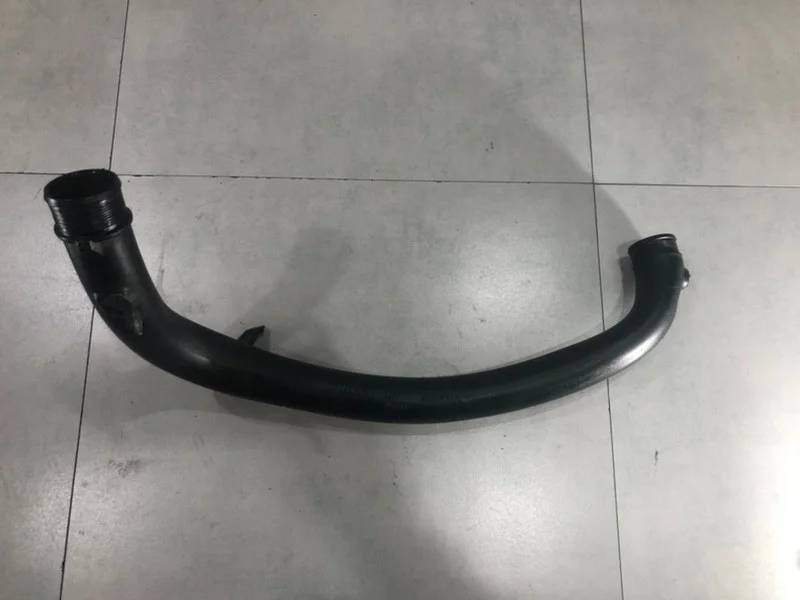 Патрубок интеркулера Volvo XC90