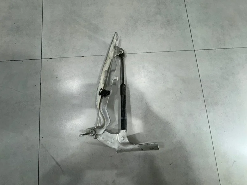 Петля капота Volvo S60 2012