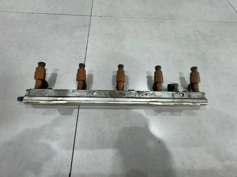 Топливная рейка Volvo XC90