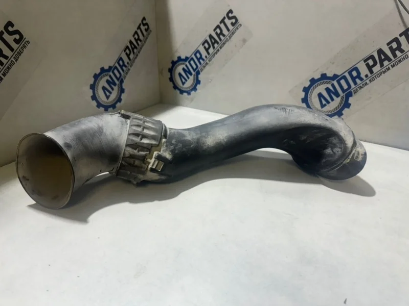 Патрубок воздушного фильтра Volkswagen Touareg 2011