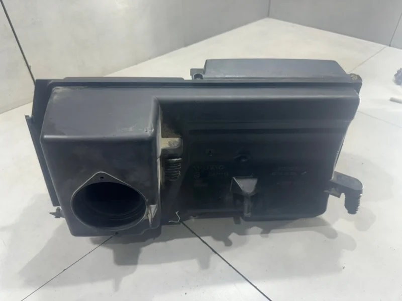 Корпус воздушного фильтра Volvo S80