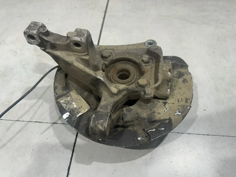 Кулак поворотный Volvo S60