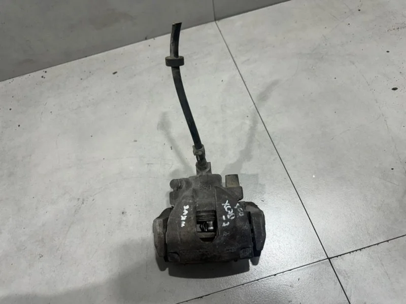 Суппорт тормозной Volvo XC70