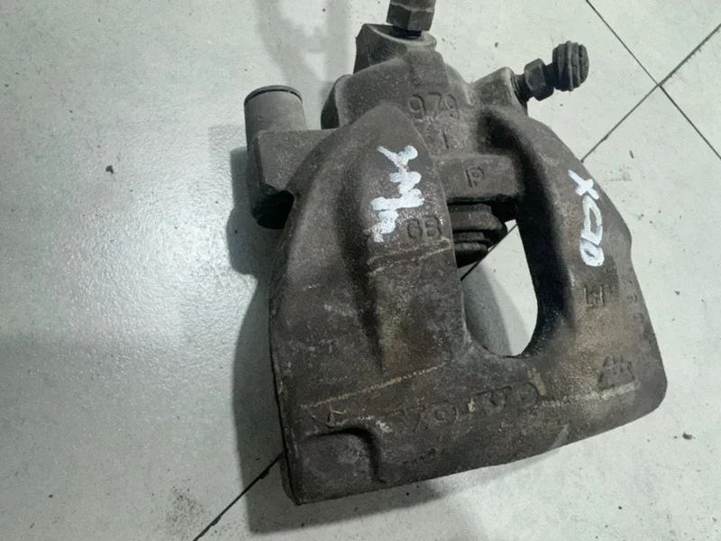 Суппорт тормозной Volvo XC70