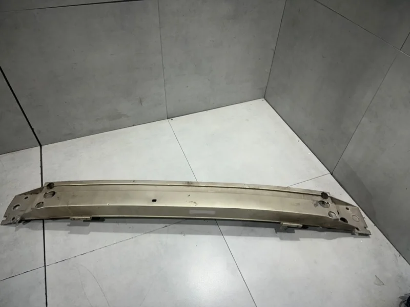 Усилитель бампера Volvo XC90