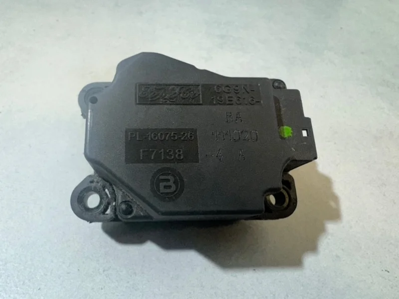 Сервопривод заслонок печки Volvo S60