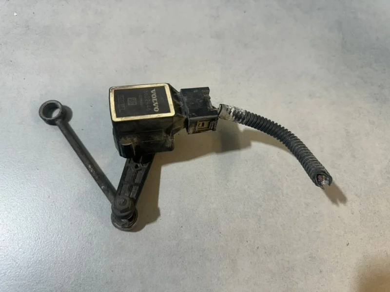 Датчик высоты дорожного просвета Volvo XC90