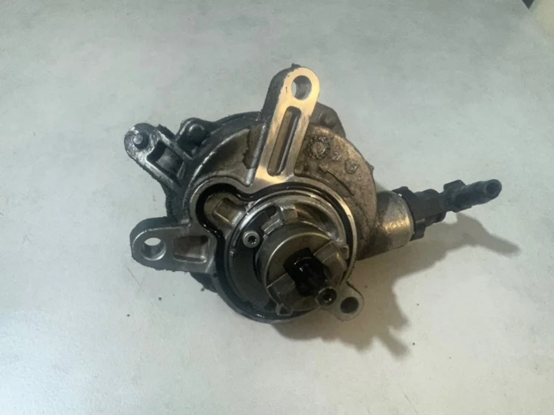 Насос вакуумный Volvo XC70