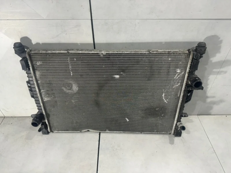 Радиатор охлаждения двигателя Volvo XC60
