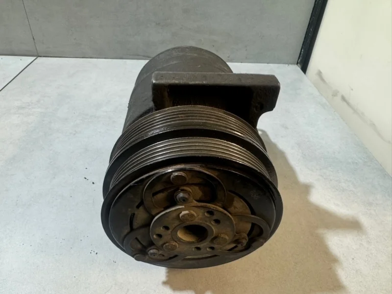 Компрессор кондиционера Volvo S40