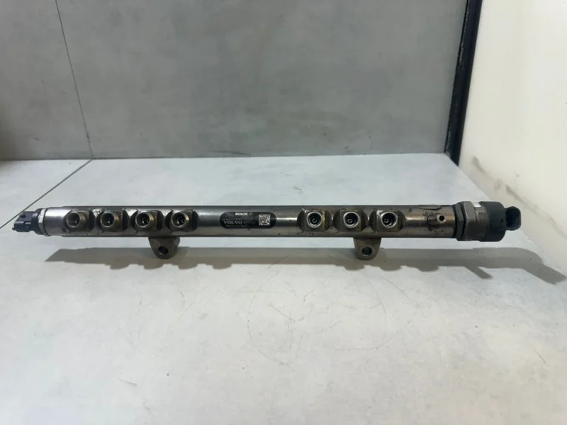 Топливная рейка Volvo XC60