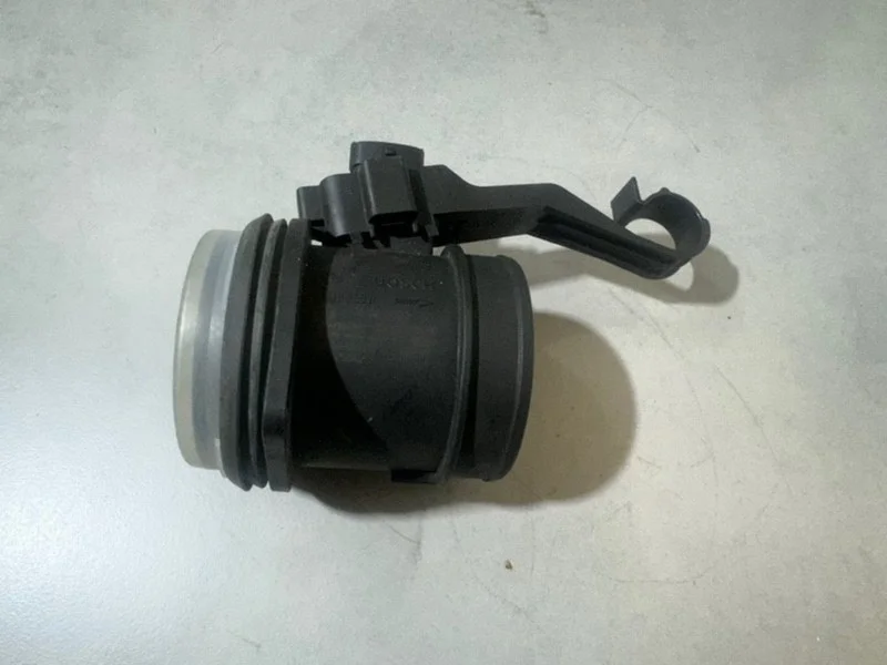 Датчик массового расхода воздуха Volvo XC90