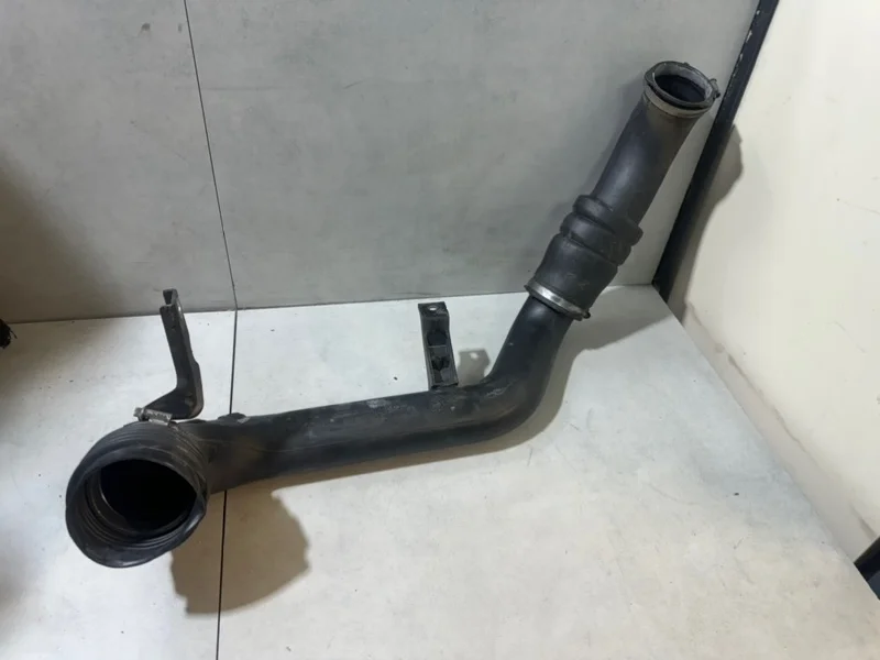 Патрубок интеркулера Volvo v40