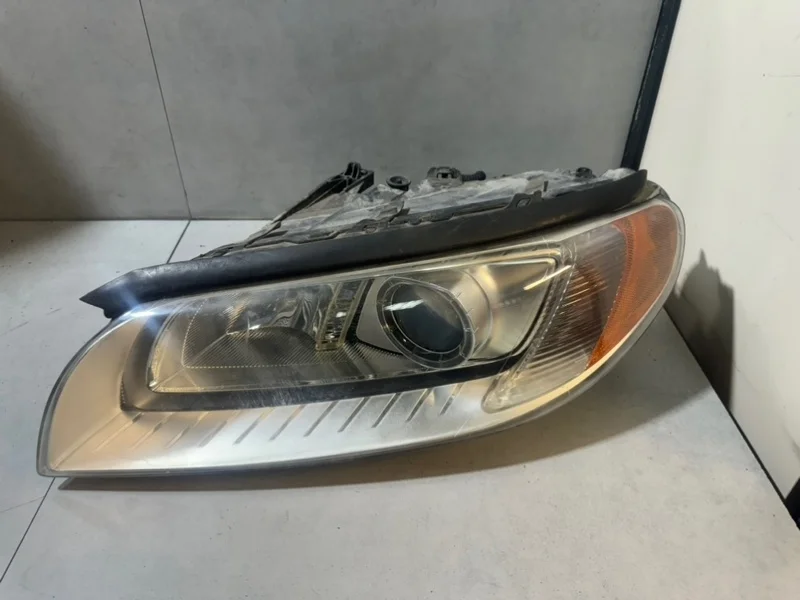 Фара ксеноновая Volvo S80 2010