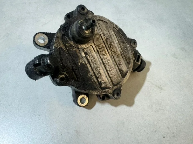 Насос вакуумный Volvo XC90 2010