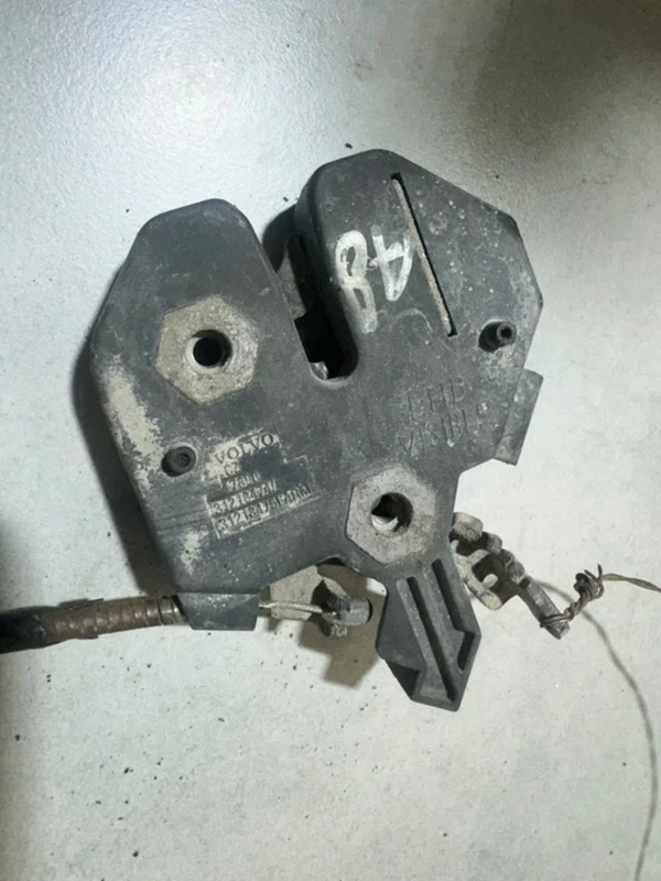 Замок капота Volvo XC90