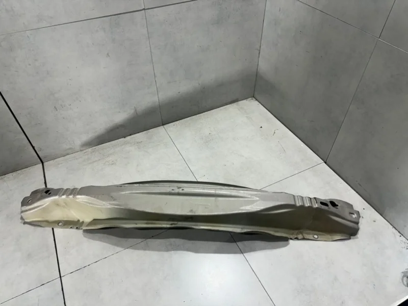 Усилитель бампера Volvo XC60