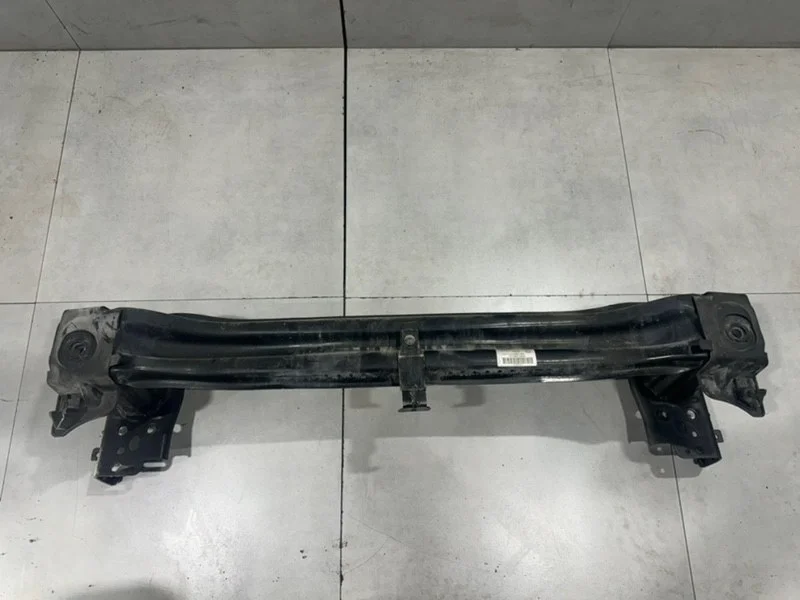 Усилитель переднего бампера Volkswagen Touareg 2012