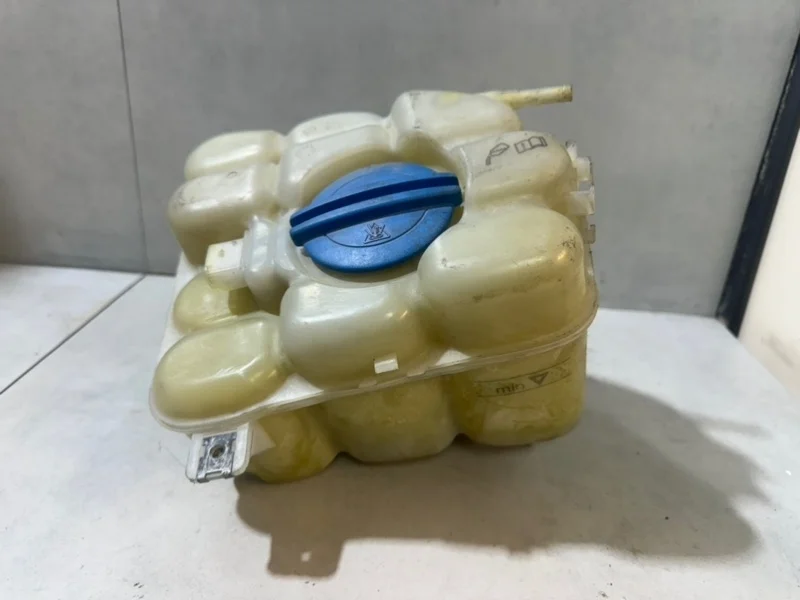 Бачок расширительный Volkswagen Touareg 2012