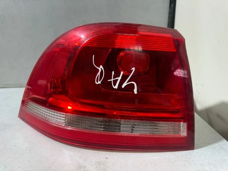 Фонарь задний левый Volkswagen Touareg 2012