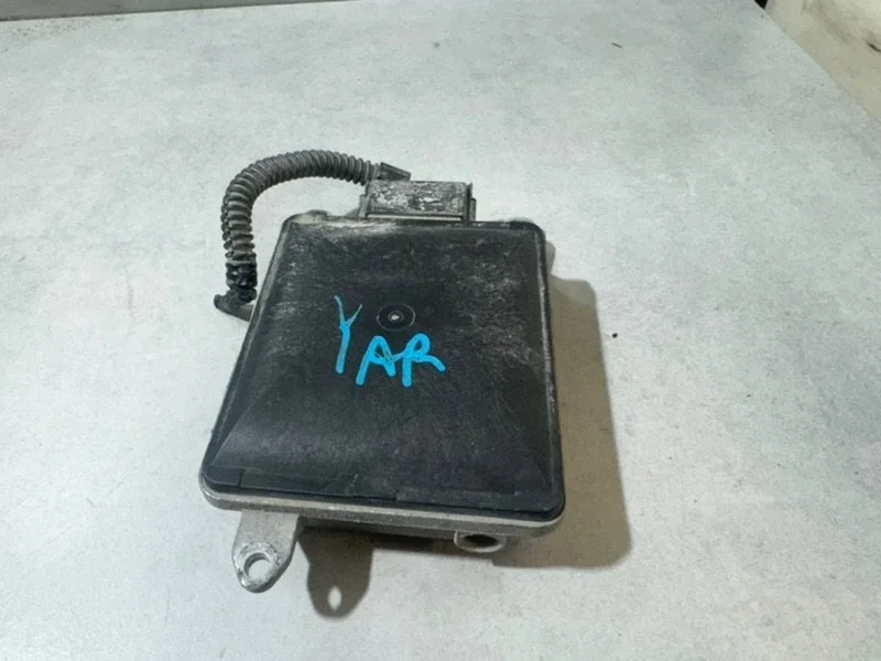 Датчик слепых зон Volkswagen Touareg 2012