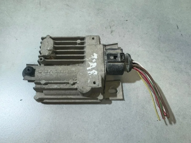 Блок управления топливным насосом Volkswagen Touareg 2012