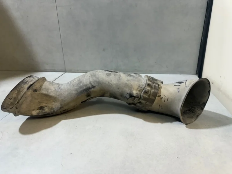 Патрубок воздушного фильтра Volkswagen Touareg 2012