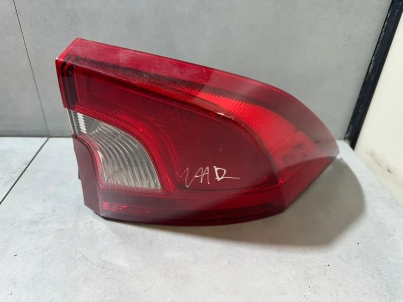 Фонарь задний правый Volvo S60
