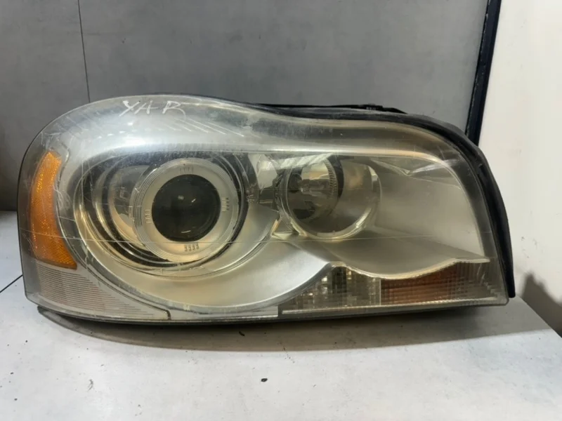 Фара ксеноновая Volvo XC90