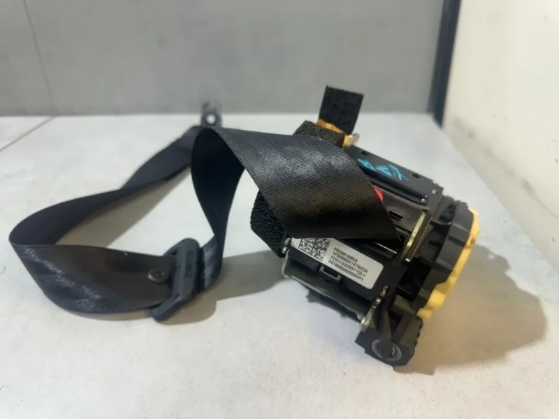 Ремень безопасности Volvo S60